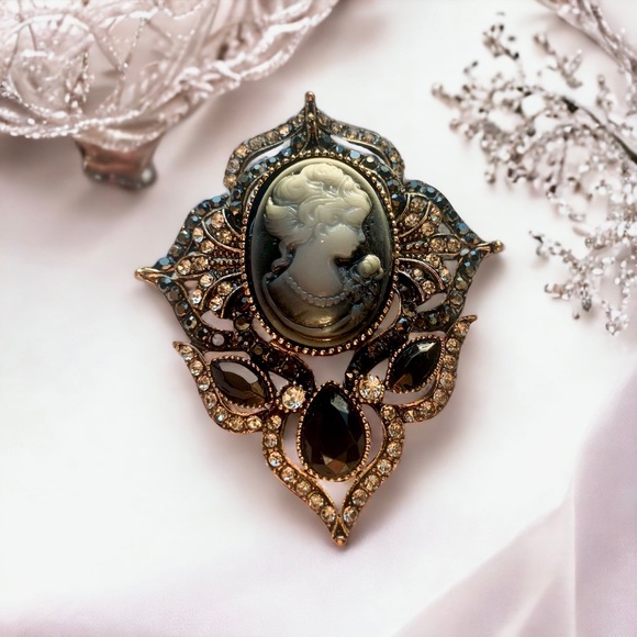 Cameo Brooch Pin or Pendant 2.25” - Picture 3 of 8